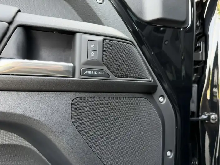 Land Rover Defender 2025 Model 110 3.0T P400 HSE X-Dynamic – фото 8