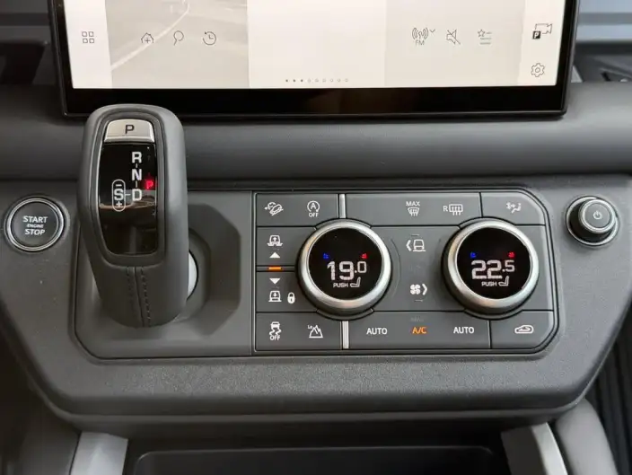Land Rover Defender 2025 Model 110 3.0T P400 HSE X-Dynamic – фото 10