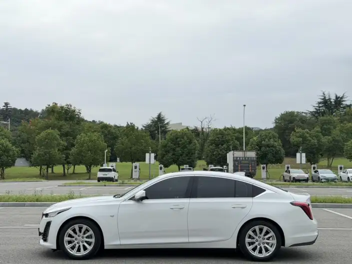 Cadillac CT5 2022 Model 28T Fashion Model – фото 4