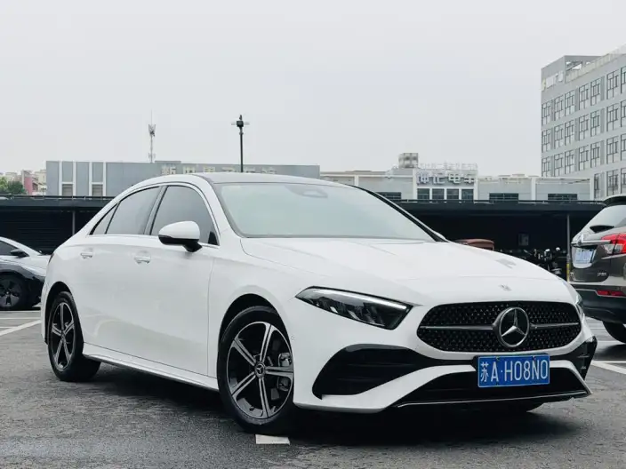 Mercedes-Benz A-class 2024 Model A 200 L Fashion Edition – фото 3