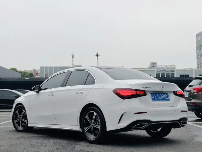Mercedes-Benz A-class 2024 Model A 200 L Fashion Edition – фото 4