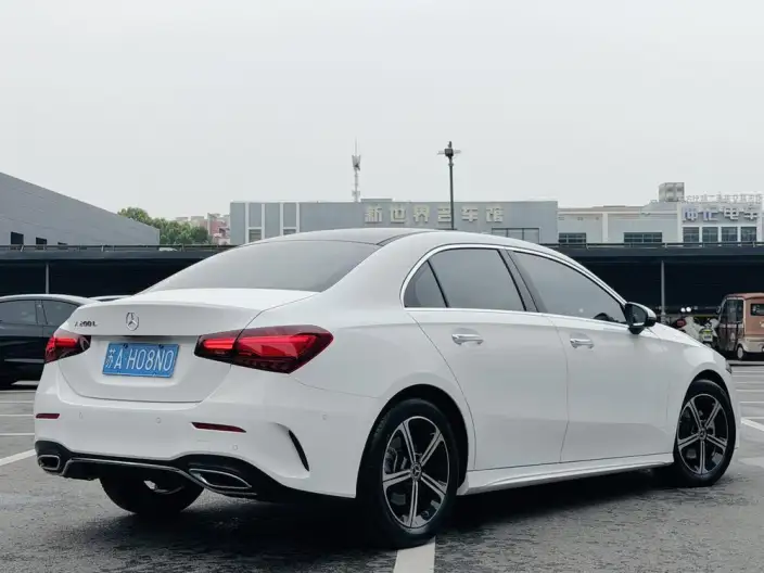 Mercedes-Benz A-class 2024 Model A 200 L Fashion Edition – фото 6