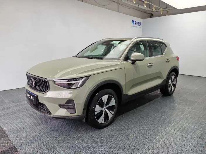 Volvo XC40 2025 Model B3 Smart Range Deluxe Edition – фото 1