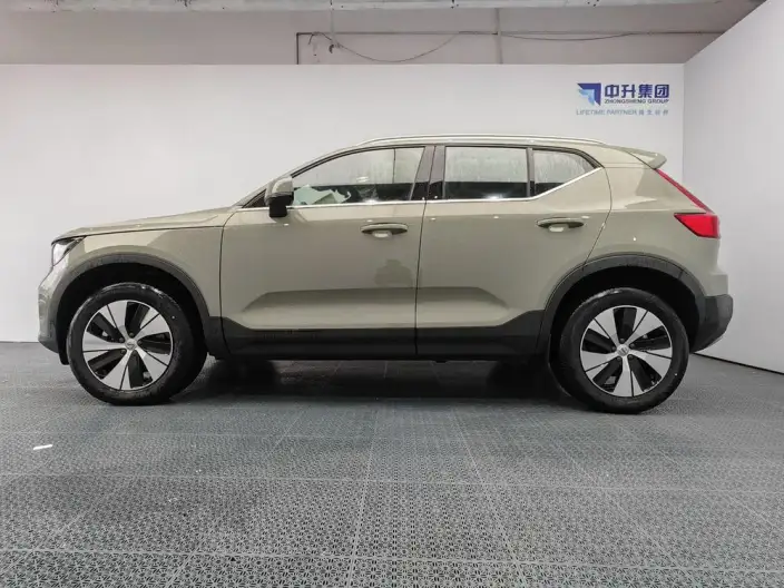 Volvo XC40 2025 Model B3 Smart Range Deluxe Edition – фото 4