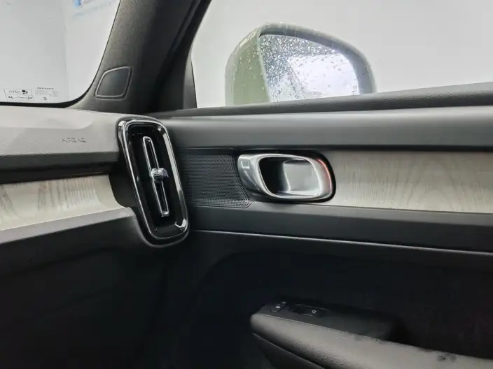 Volvo XC40 2025 Model B3 Smart Range Deluxe Edition – фото 8