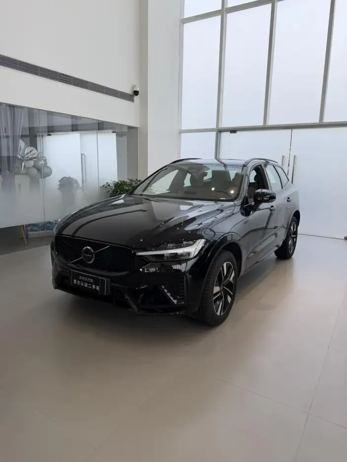 Volvo XC60 2026 Model B5 4WD Smart Range Deluxe Edition – фото 1