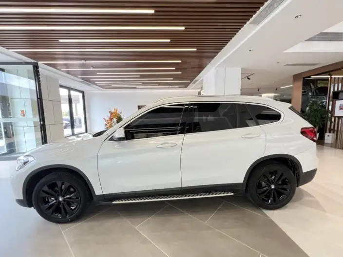 BMW X1 2021 Model sDrive20Li Fashion Model – фото 3