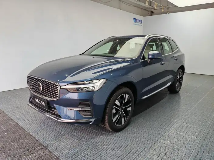 Volvo XC60 2026 Model B5 4WD Smart Range Deluxe Edition – фото 1