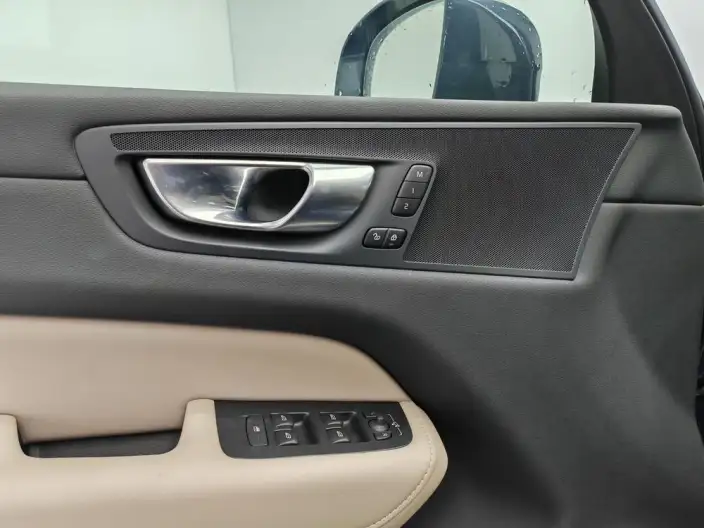 Volvo XC60 2026 Model B5 4WD Smart Range Deluxe Edition – фото 8