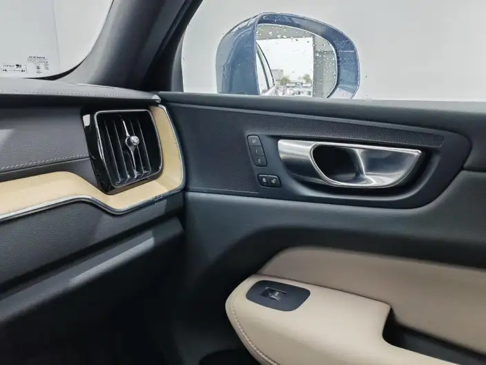 Volvo XC60 2026 Model B5 4WD Smart Range Deluxe Edition – фото 9