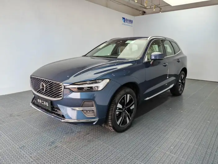 Volvo XC60 2026 Model B5 4WD Smart Range Deluxe Edition – фото 1