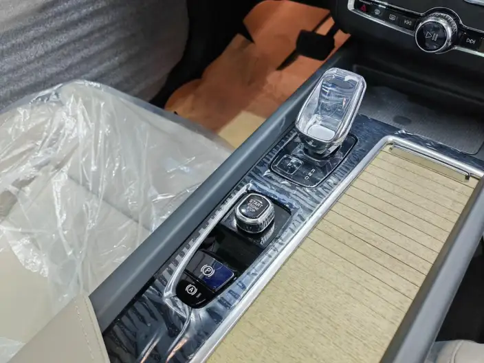 Volvo XC60 2026 Model B5 4WD Smart Range Deluxe Edition – фото 9