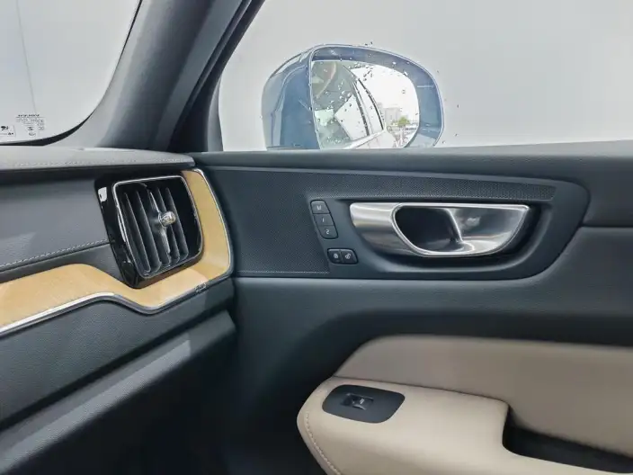 Volvo XC60 2026 Model B5 4WD Smart Range Deluxe Edition – фото 10