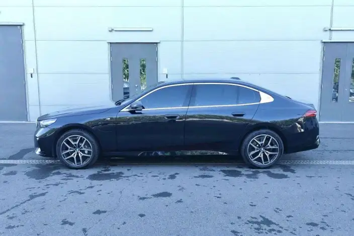 BMW i5 2025 Model eDrive35L M Sports Set – фото 3