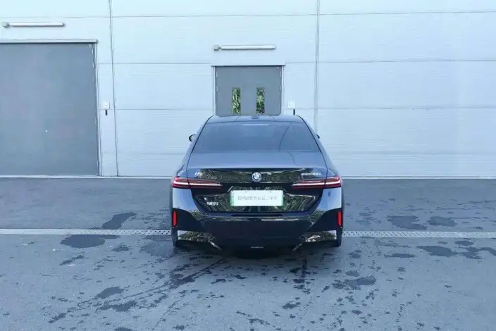 BMW i5 2025 Model eDrive35L M Sports Set – фото 4