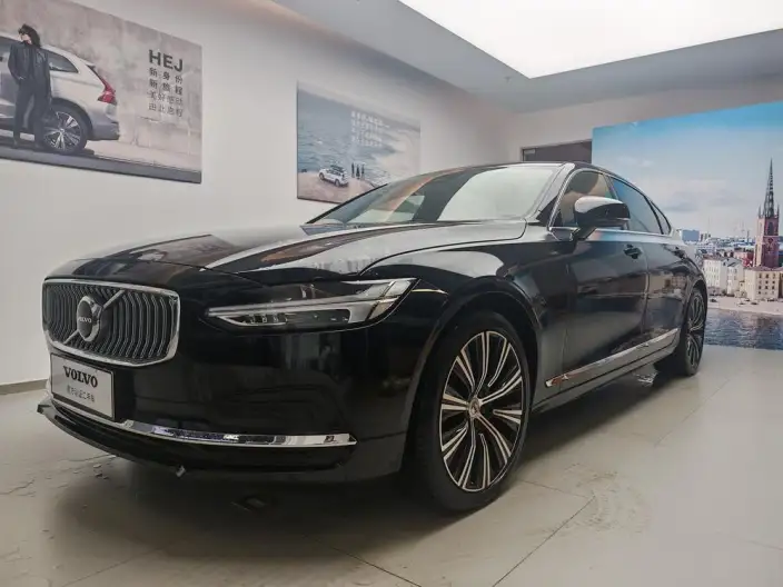 Volvo S90 2025 Model B5 Smart Range Deluxe Edition – фото 1