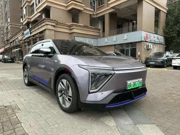 HiPhi HiPhi Y 2023 Model 560km Elite Edition – фото 3