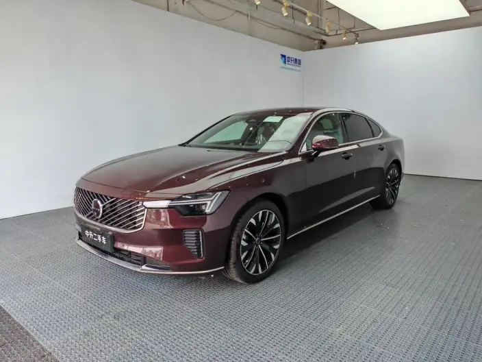 Volvo S90 2026 Model B5 Smart Range Deluxe Edition – фото 1