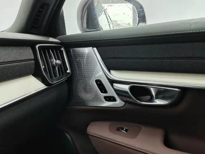 Volvo S90 2026 Model B5 Smart Range Deluxe Edition – фото 9