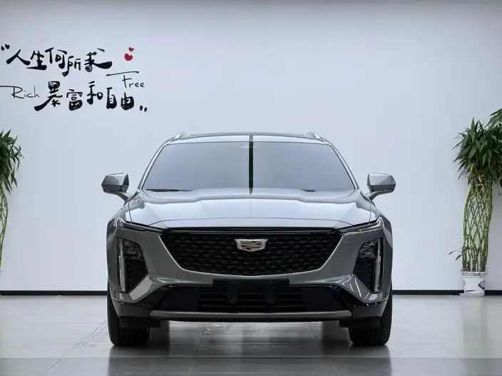 Cadillac GT4 2023 Model 25T Luxury Model – фото 2