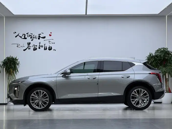 Cadillac GT4 2023 Model 25T Luxury Model – фото 3