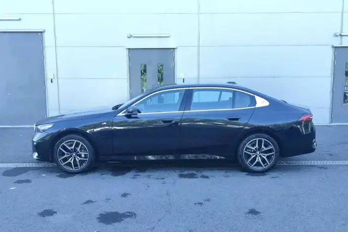 BMW i5 2025 Model eDrive35L M Sports Set – фото 3