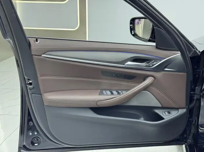 BMW 5 Series 2023 Model 530Li Leading Model M Sports Set – фото 10
