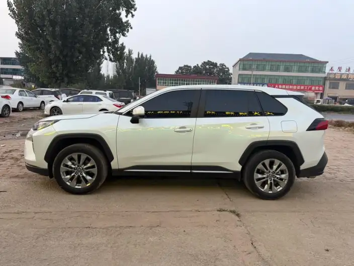 Toyota Wildlander 2022 Model 2.0L 2WD Deluxe Edition – фото 2