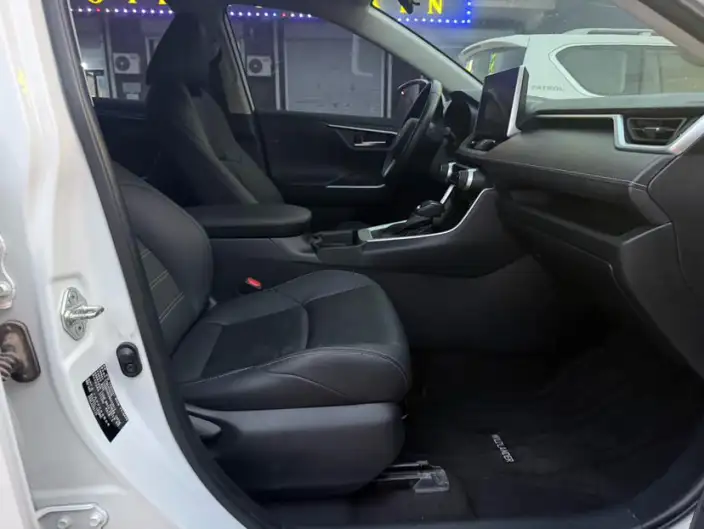 Toyota Wildlander 2022 Model 2.0L 2WD Deluxe Edition – фото 4