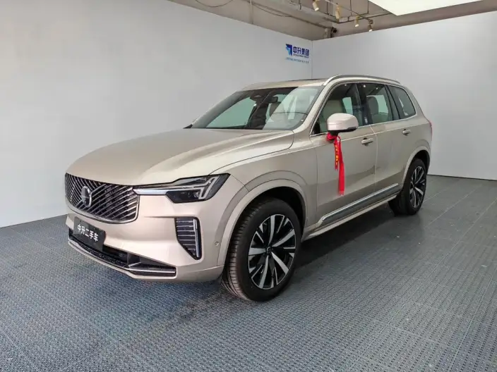Volvo XC90 2025 Model Facelift B6 Smart Range Deluxe Edition 6 seat – фото 1