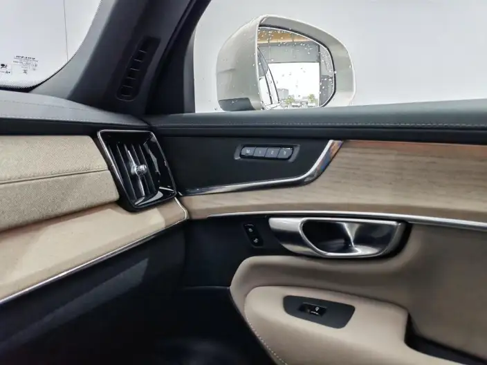 Volvo XC90 2025 Model Facelift B6 Smart Range Deluxe Edition 6 seat – фото 8