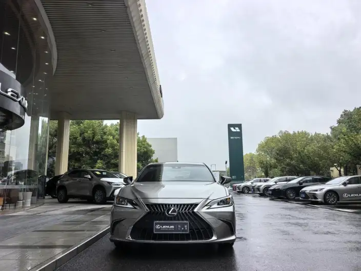 Lexus ES 2022 Model 200 Superior Edition – фото 2