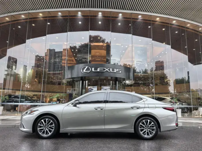 Lexus ES 2022 Model 200 Superior Edition – фото 4