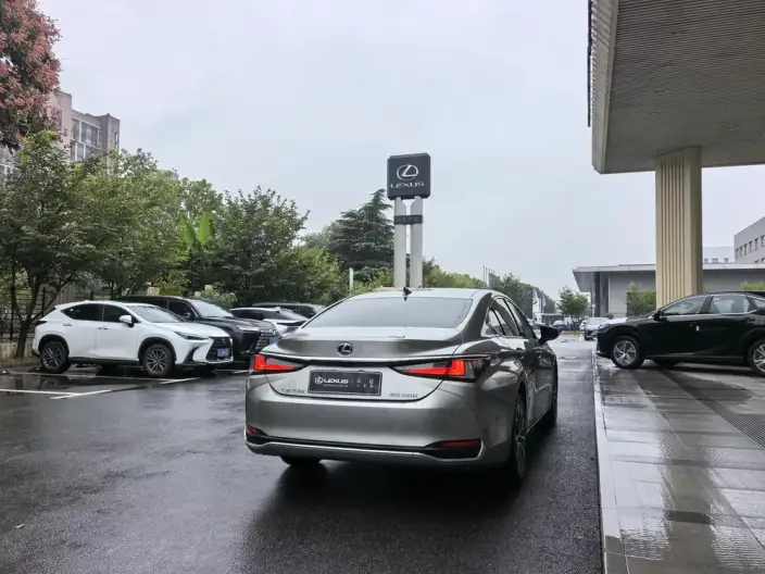 Lexus ES 2022 Model 200 Superior Edition – фото 7