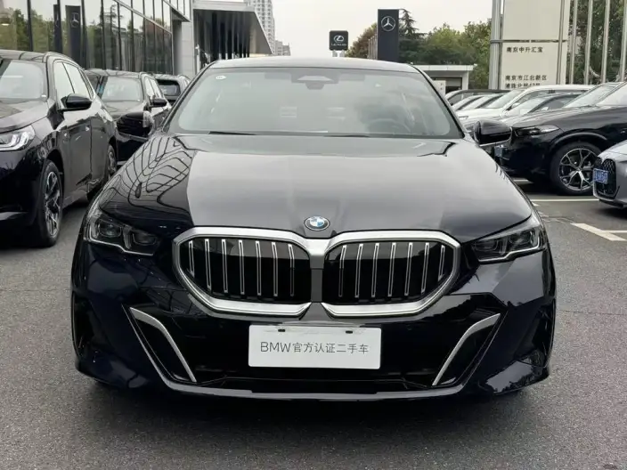 BMW 5 Series 2025 Model 530Li Exclusive Model M Sports Set – фото 2