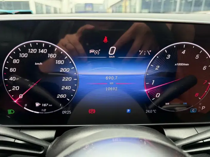 Mercedes-Benz GLC 2024 Model GLC 260 L 4MATIC Dynamic Model 5 seat – фото 9