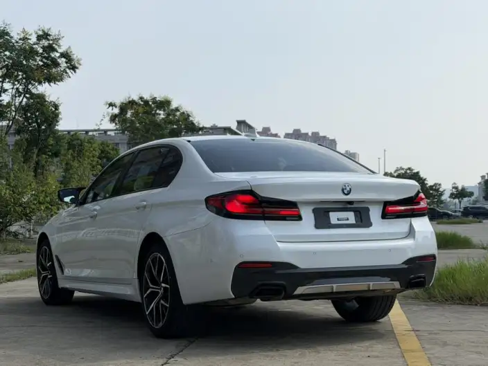BMW 5 Series 2023 Model 530Li Exclusive Model M Sports Set – фото 4