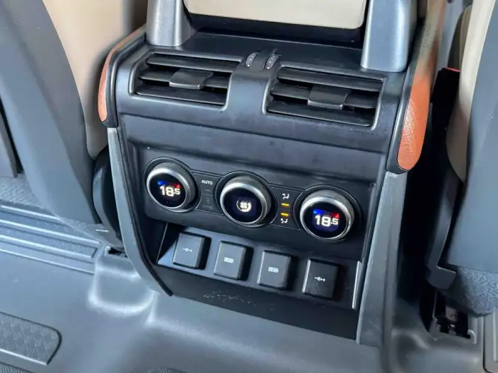 Land Rover Defender 2020 Model 110 P400 HSE – фото 8