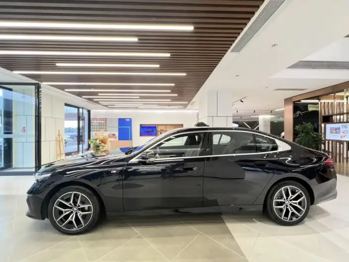 BMW i5 2025 Model eDrive40L M Sports Set – фото 3