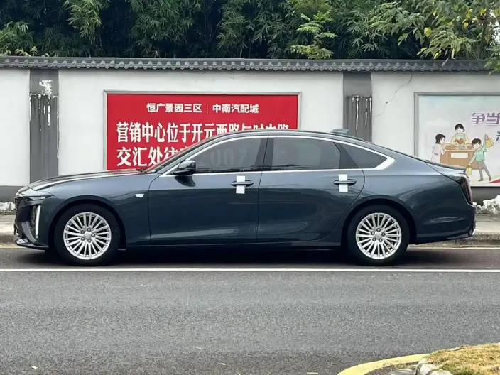 Cadillac CT6 2023 Model 28T Fashion Model – фото 3