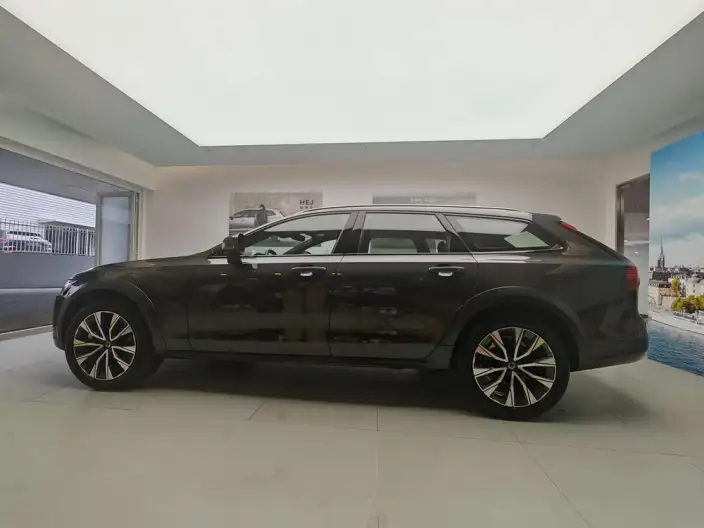 Volvo V90 2025 Model Cross Country B5 AWD Zhiyuan Edition – фото 4