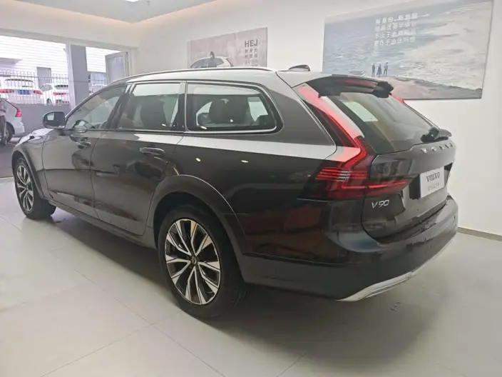 Volvo V90 2025 Model Cross Country B5 AWD Zhiyuan Edition – фото 5