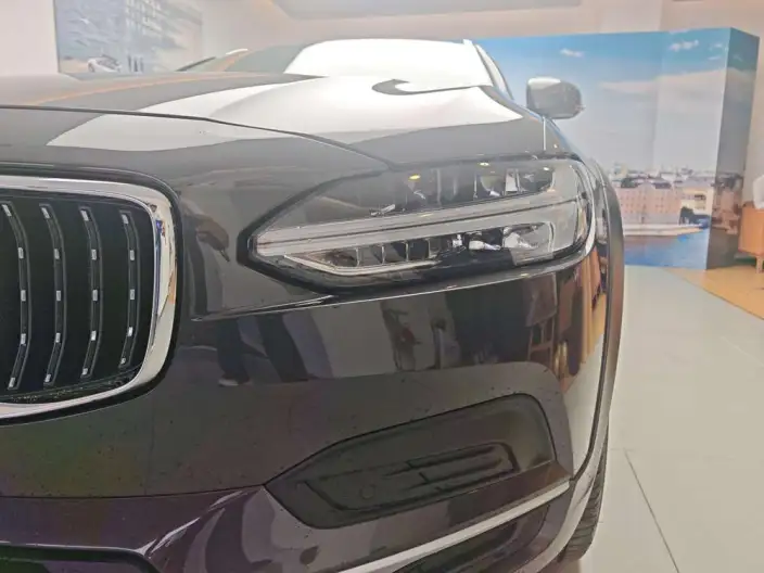 Volvo V90 2025 Model Cross Country B5 AWD Zhiyuan Edition – фото 8