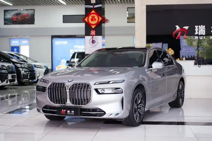 BMW 7 Series 2023 Model 735Li Luxury Set – фото 1