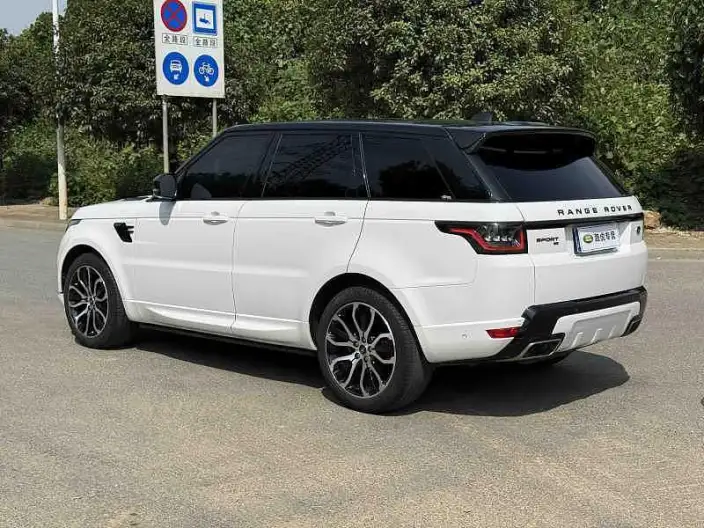 Range Rover Sport 2021 Model 3.0 L6 HST – фото 3