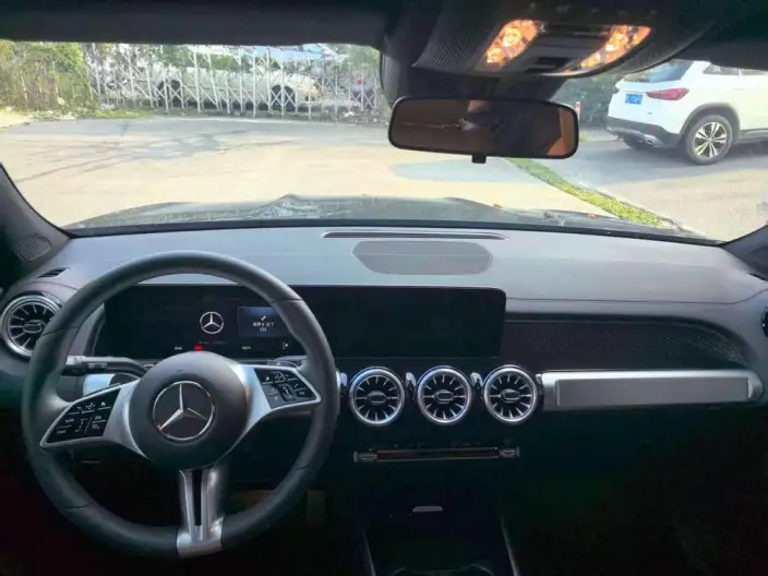 Mercedes-Benz GLB 2025 Model GLB 220 Fashion Model – фото 6