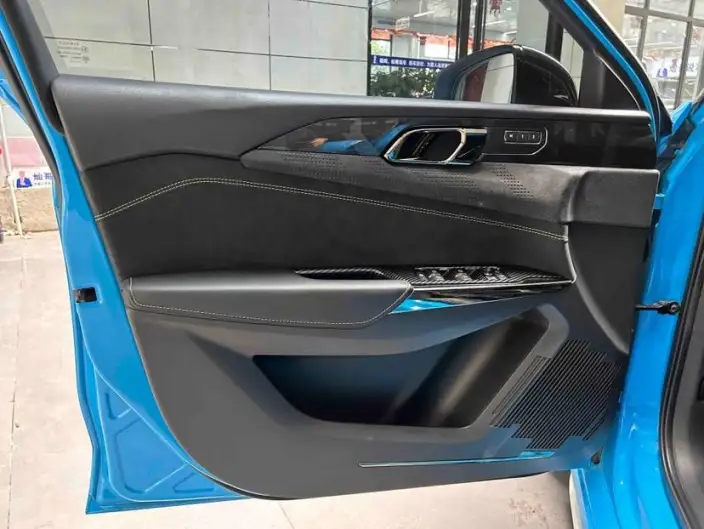 Lynk & Co 03 2022 Model 03+ 2.0TD Automatic Cyan Customized Edition Performance Package – фото 7