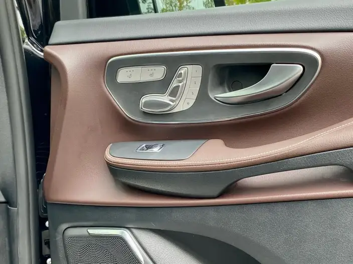 Mercedes-Benz V-Class 2022 Model V 260 L Long wheelbase Deluxe Edition – фото 10