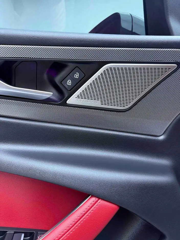 Jaguar XE L 2025 Model 2.0T 250PS R-DYNAMIC 90th Anniversary Collector Edition Edition – фото 7