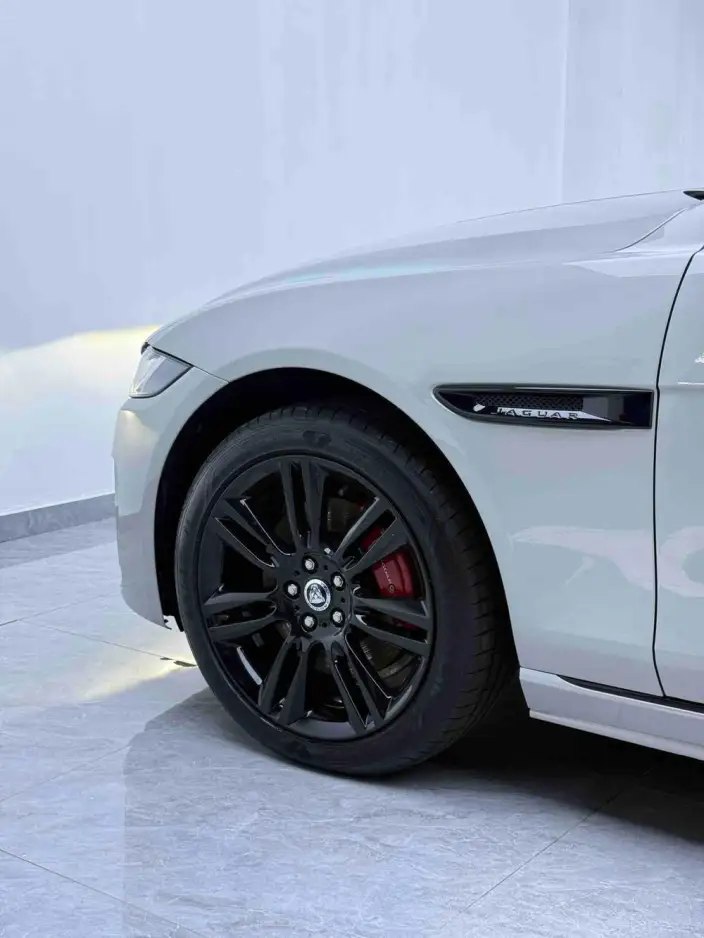 Jaguar XE L 2025 Model 2.0T 250PS R-DYNAMIC 90th Anniversary Collector Edition Edition – фото 8